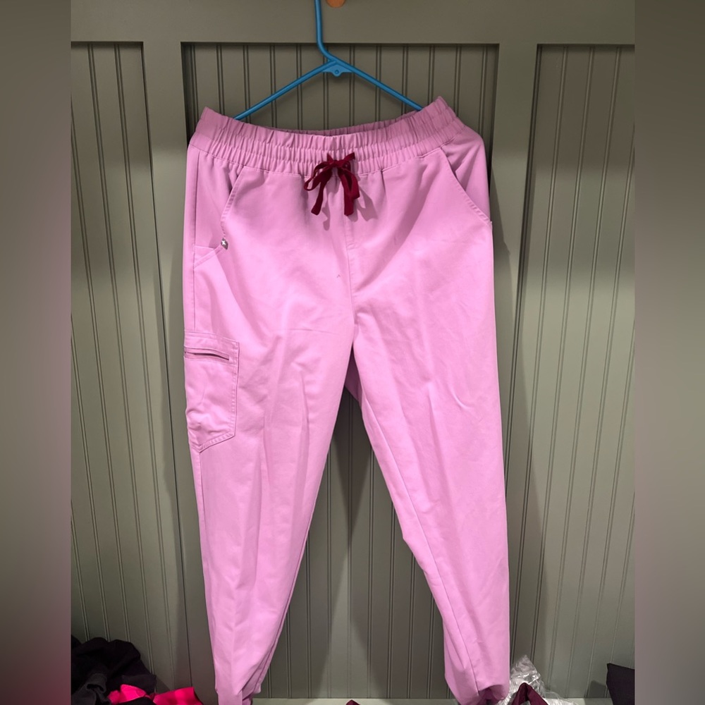 High waisted Figs scrub pants! Size medium/tall. Cutest color!!